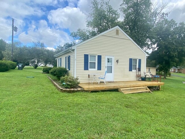 Building Photo - CUTE COTTAGE ON 1 ACRE - CLOSE TO DOWNTOWN... Rental