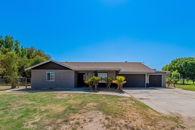 Building Photo - Acreage Property for Rent!!