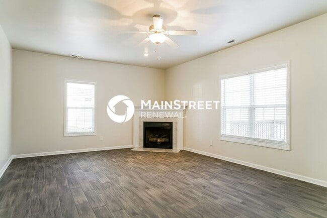 Photo - 4 Bedroom Pet-Friendly Home in KNIGHTDALE, NC with Main Street Renewal