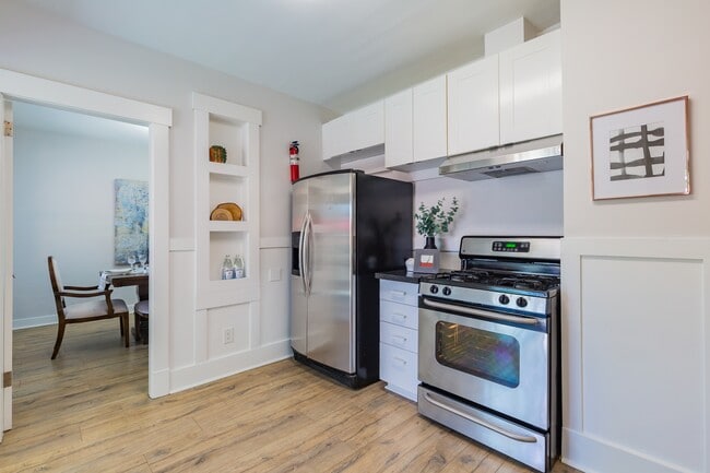 481 W 19th Ave Unit Upper Main
