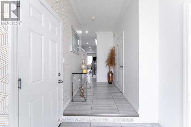 Photo - 301 Freure Dr