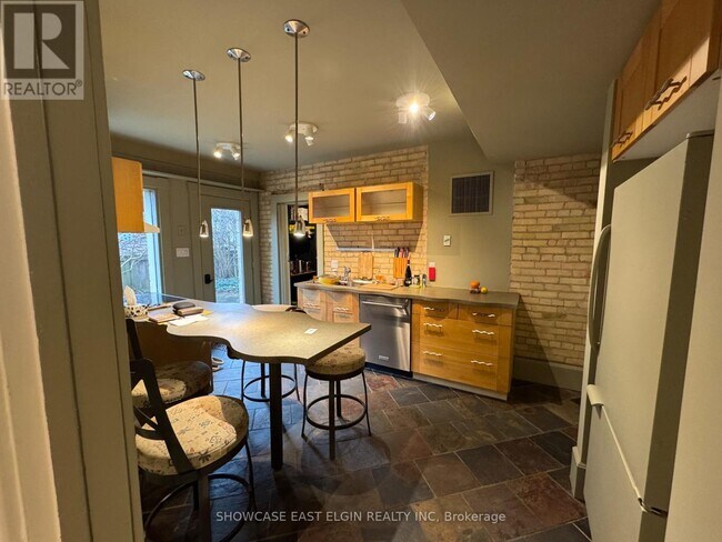 Photo - 62 Centre St