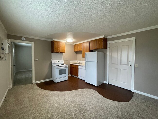 Photo - Bright One-Bedroom Apartment with Dishwasher and Parking Included! Unidad 11