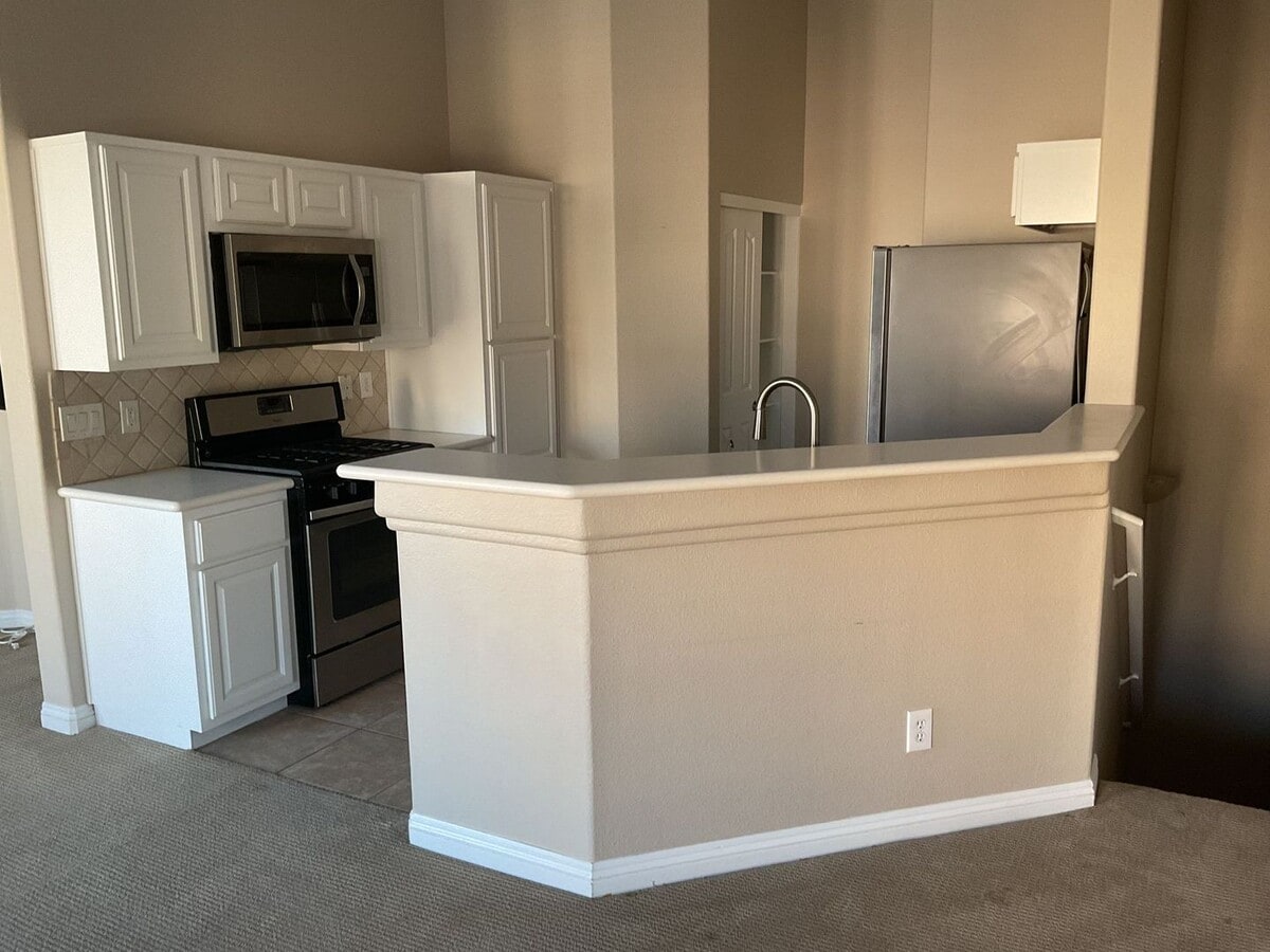 Gated Townhome with Fireplace & Resort-Style Amenities * COMING SOON * - Gated Townhome with Fireplace & Resort-Style Amenities * COMING SOON *