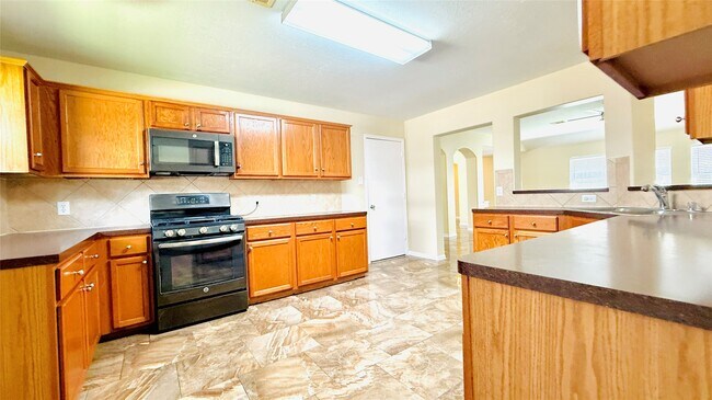 Photo - 915 Curry St