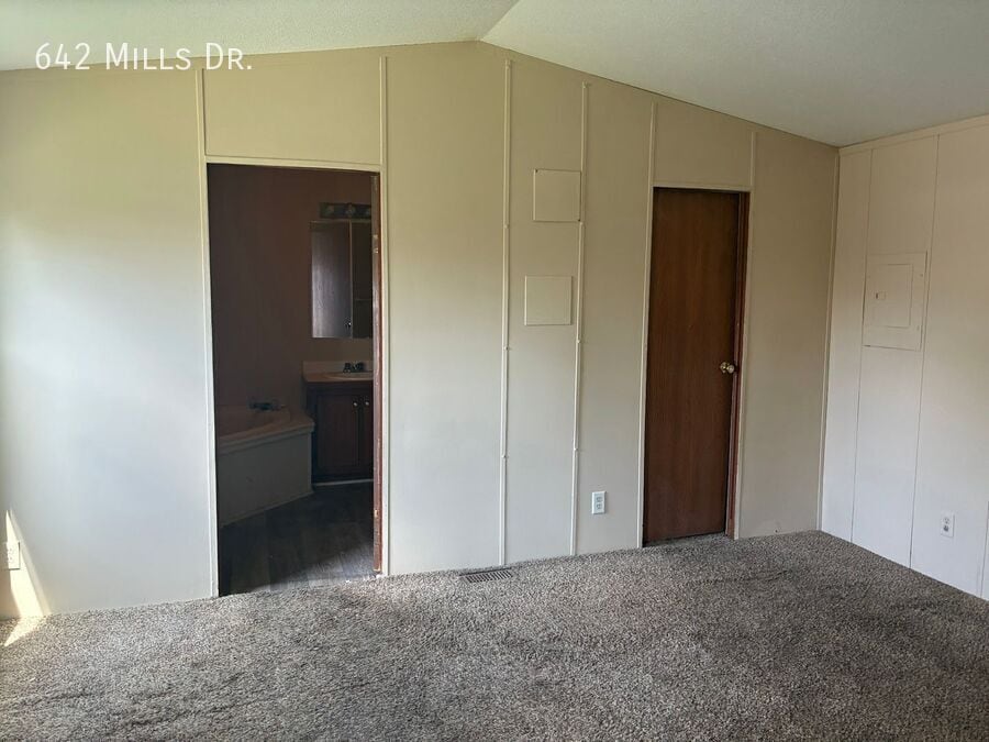 Photo - 642 N Mills Dr