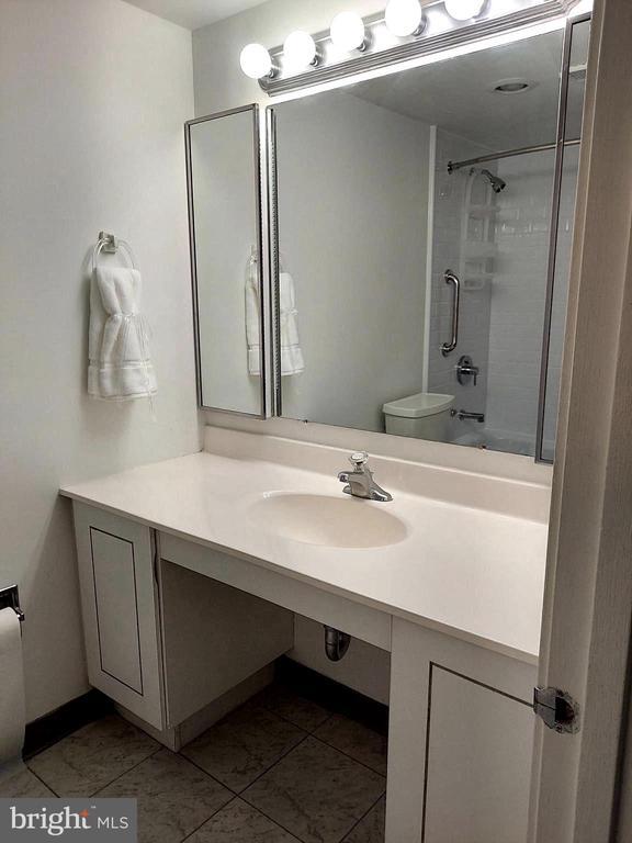 Building Photo - 8360 Greensboro Dr Unit 208