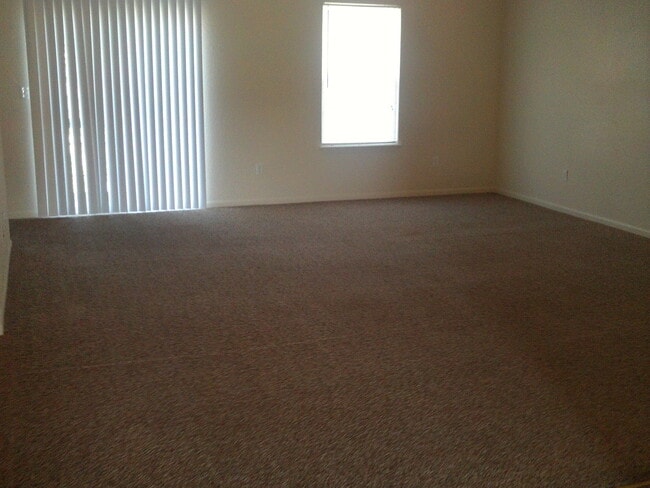 Photo - 3 bed 2 Bath duplex!