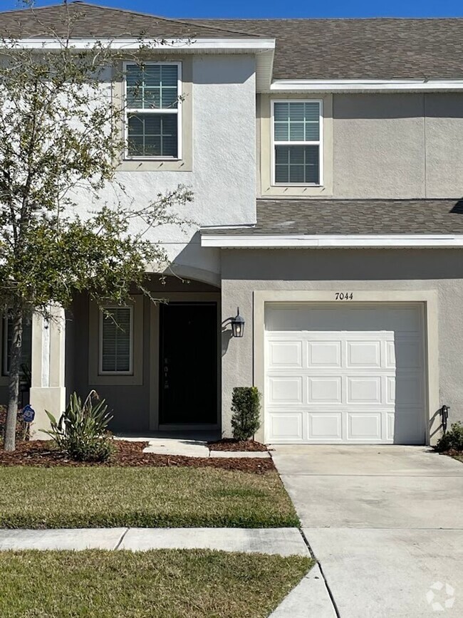 Building Photo - Lovely 3 BR, 2 BA Riverview Townhome!