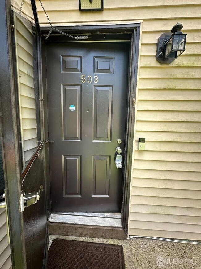 Building Photo - 503 Samuel Ct Unit 503 Rental