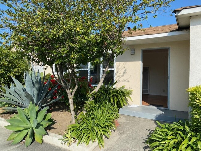 Building Photo - 11162 Culver Blvd Unit 1