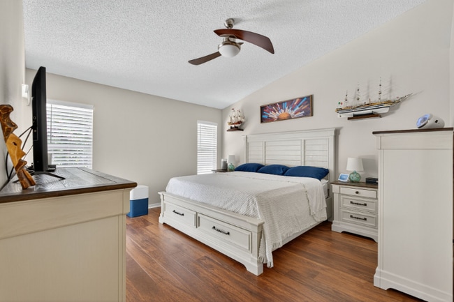 Photo - 3874 Darston St