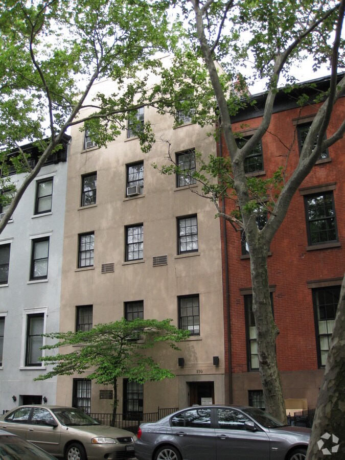 Photo - 170 Clinton St