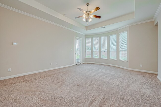 Building Photo - 25719 Oakwood Knoll Dr Rental