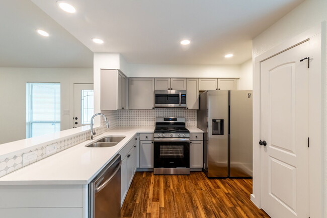 Photo - 1205 Dobie Dr