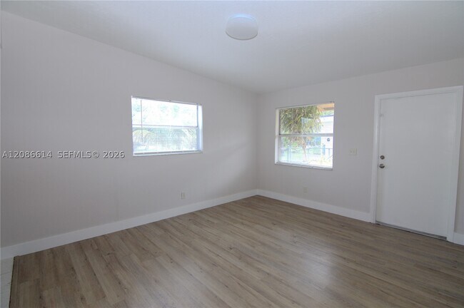 806 NW 10th St Unit 1