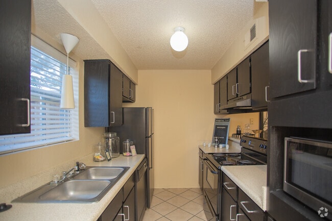 2HAB, 2,5BA - 1100SF: Modelo - MeadowPark