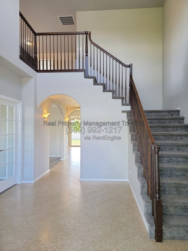 3005 S Edison Pl