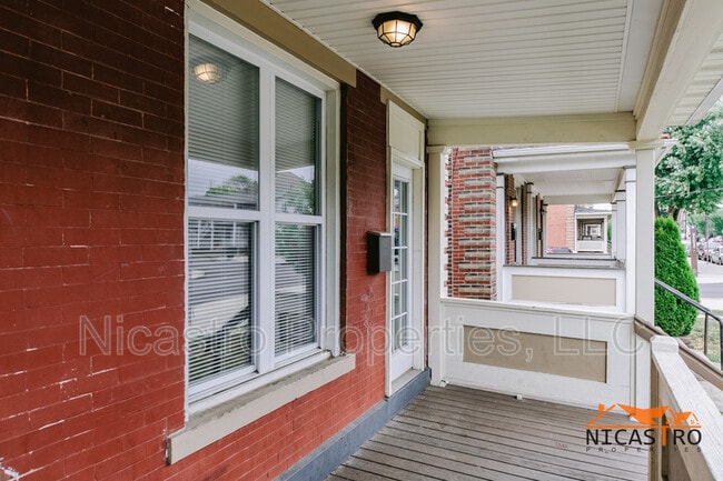 Photo - 138 E 11th Ave