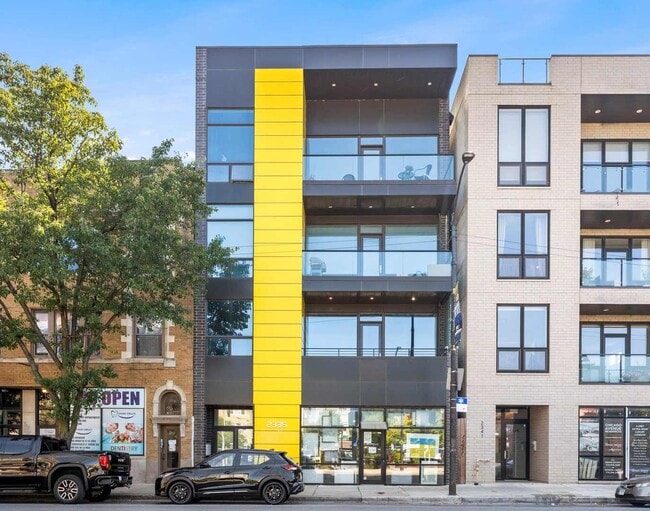 Building Photo - 2335 W Chicago Ave Unit 2F Rental