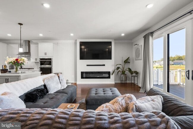 Building Photo - 619 Glenn Lk Dr