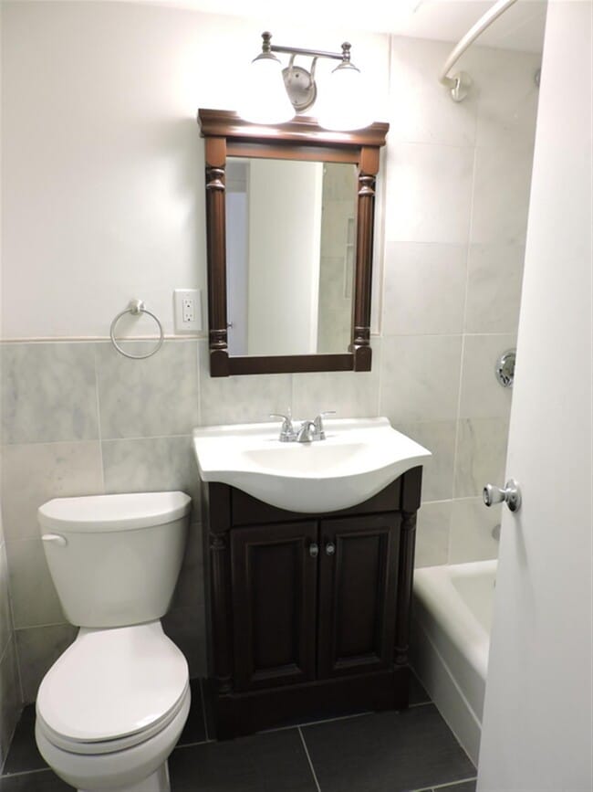 Photo - 524 Putnam Ave