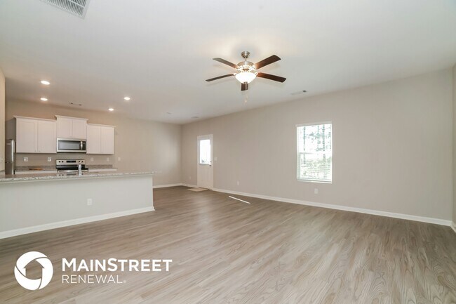 Photo - 521 Firethorn Ct