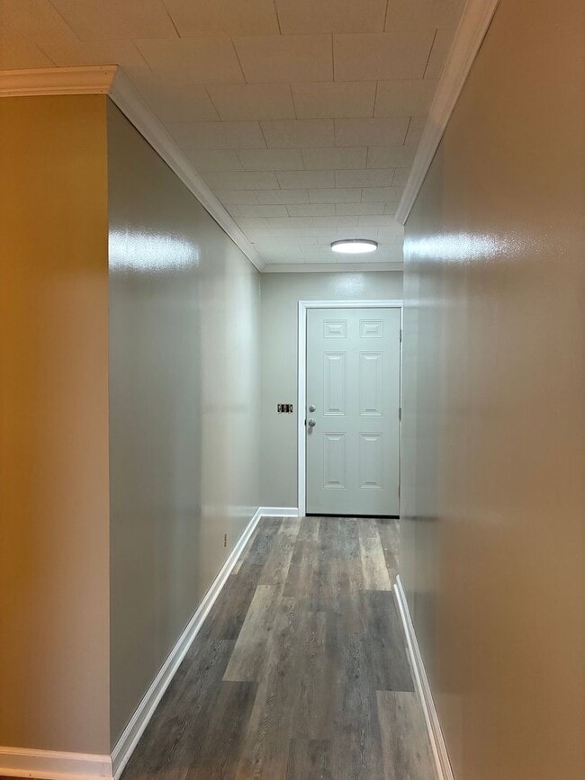 Building Photo - 3 Bed 2 Bath Brick Home Newly Renovated
