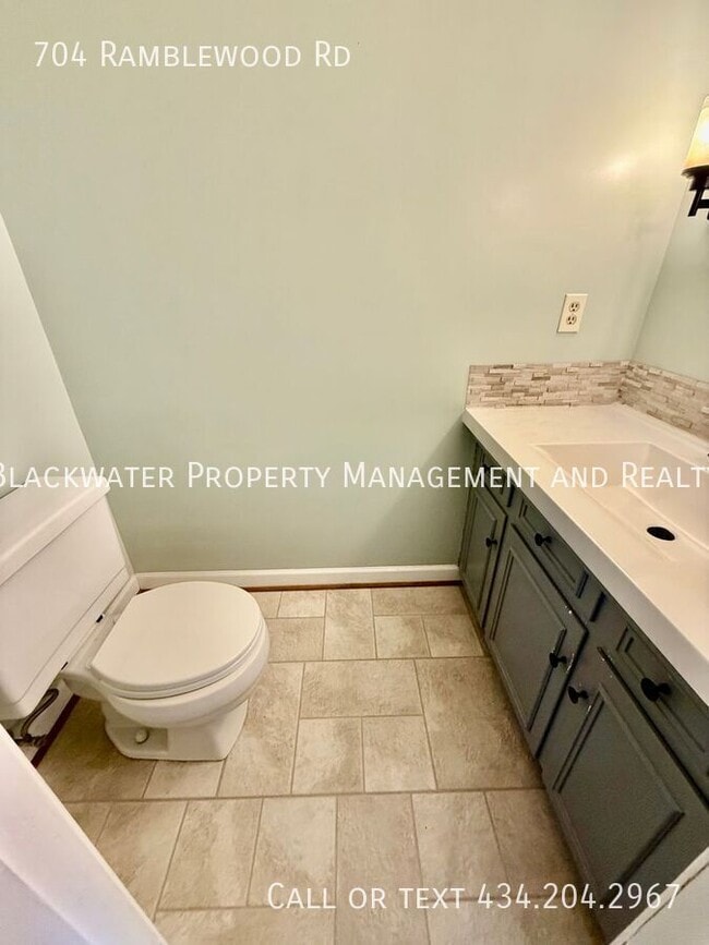 Photo - 704 Ramblewood Rd