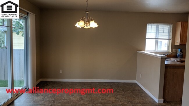 Photo - Spacious 3 bedroom house with fenced back yard