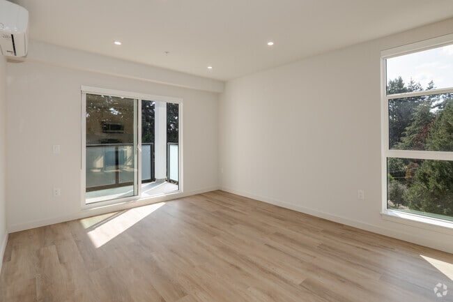 1BR, 1BA - 586SF - Living Room - The Kentwood