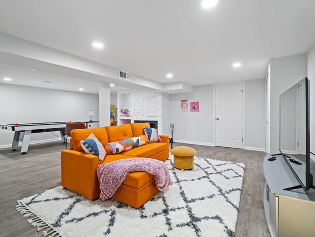 Building Photo - 8040 Strongsville Blvd Rental