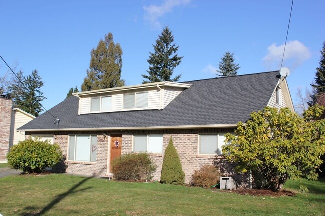 Building Photo - 4 Bedroom Fairwood Home with garage and RV parking