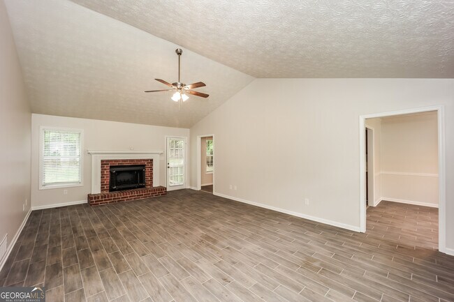 Photo - 1056 Whistle Dr