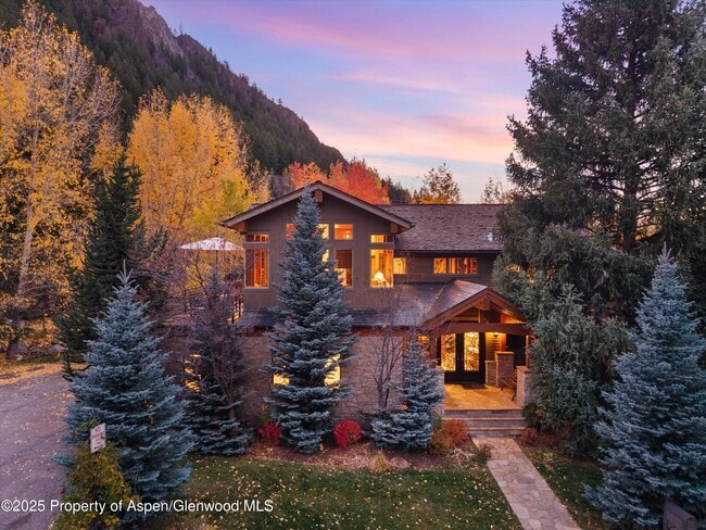 Photo - 315 S 1st St