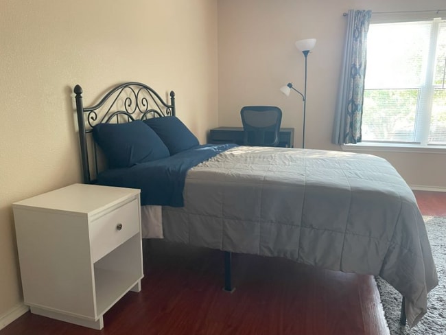 Photo - 1700 Balsam Way