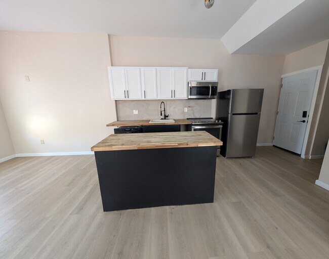 Photo - 2352 N 29th St Unit 3