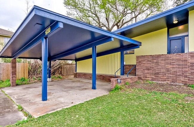 Photo - 4600 Lakeshore Dr