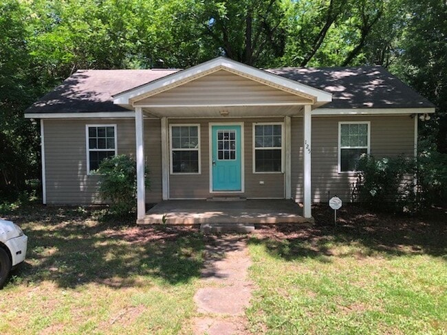 Photo - Normaltown Area Home! Available August 2026