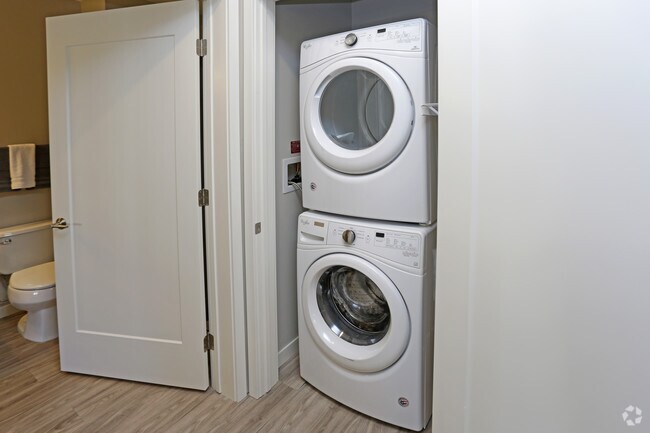 1BR, 1BA, Model - 686 SF