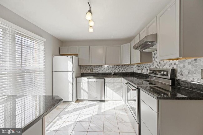7442 Adams Park Ct