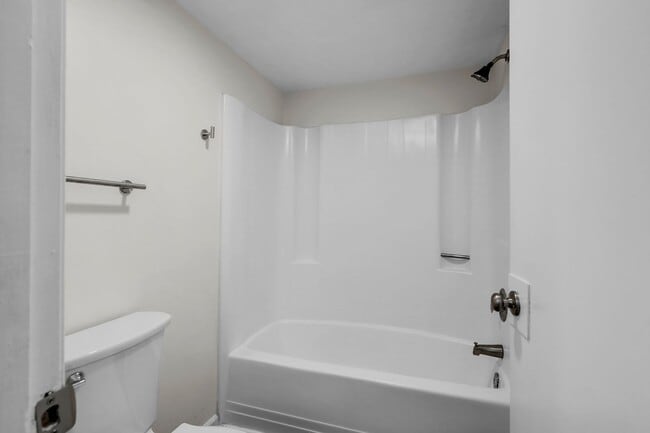 Photo - Almost New & Ready for you! Lovely 1 Bedroom/1 Bath Condo Unit 3
