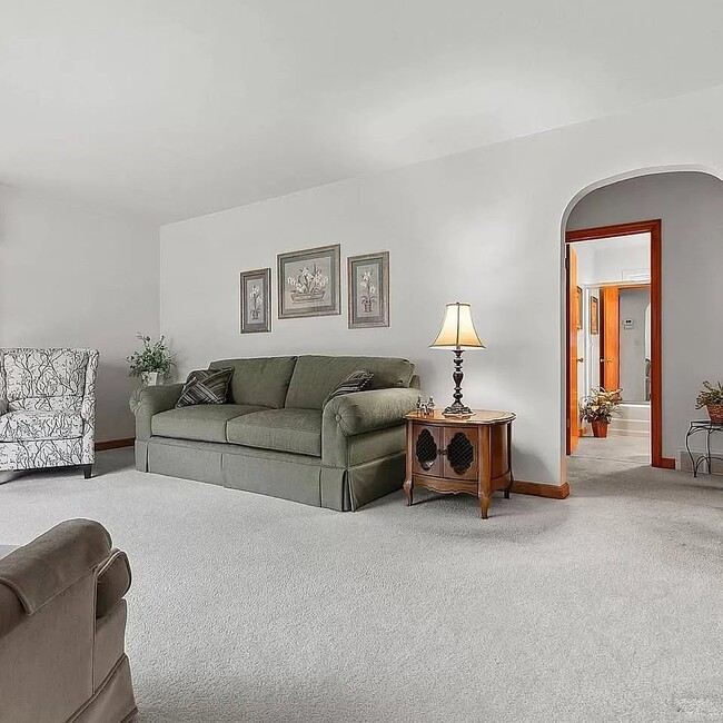 Photo - 1586 Edison St