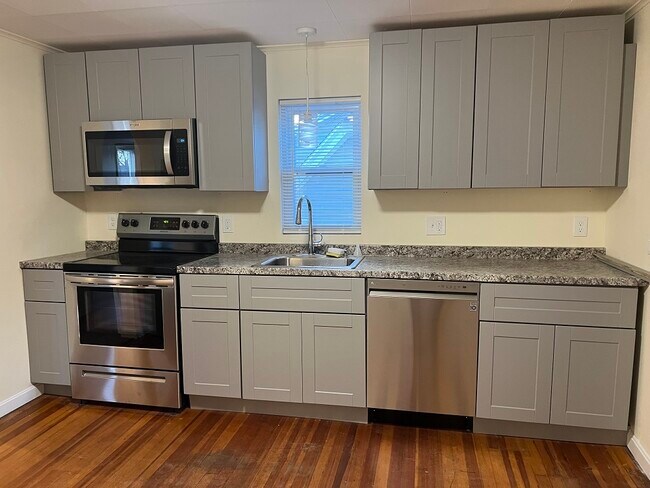 Photo - 682 Tyler St Unidad 682A