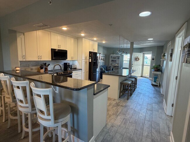 Photo - 428 Bouchelle Dr