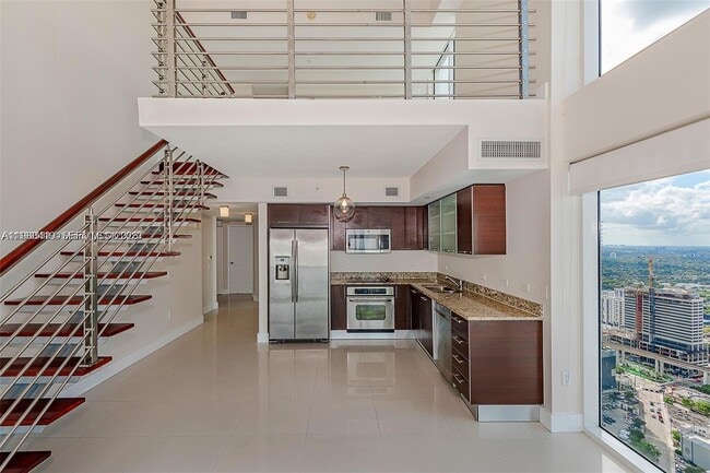 Building Photo - 41 SE 5th St Unit 2417