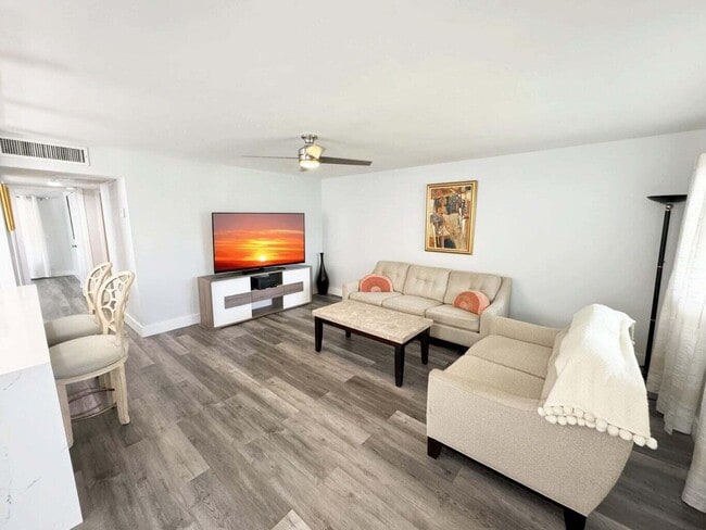 Photo - 161 Monaco Way