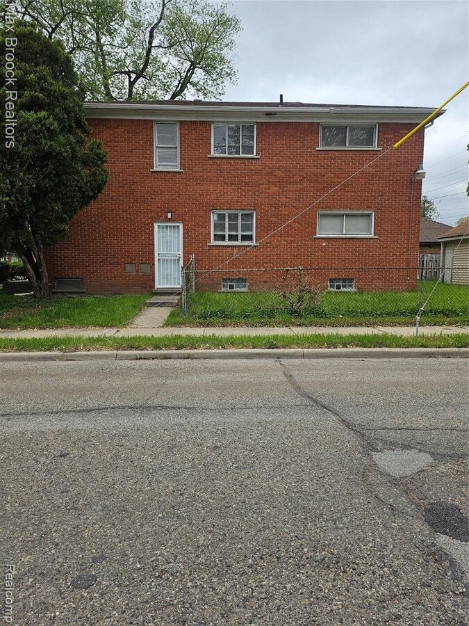 Photo - 404 West St