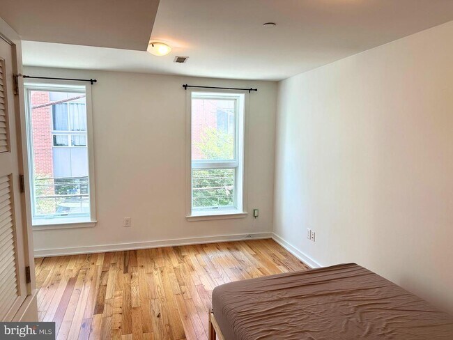 Building Photo - 1204 E Palmer St Unit 3
