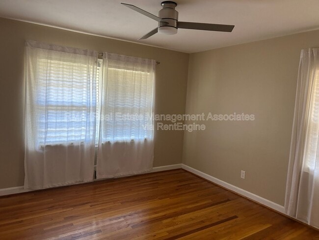 Photo - 1133 E College St